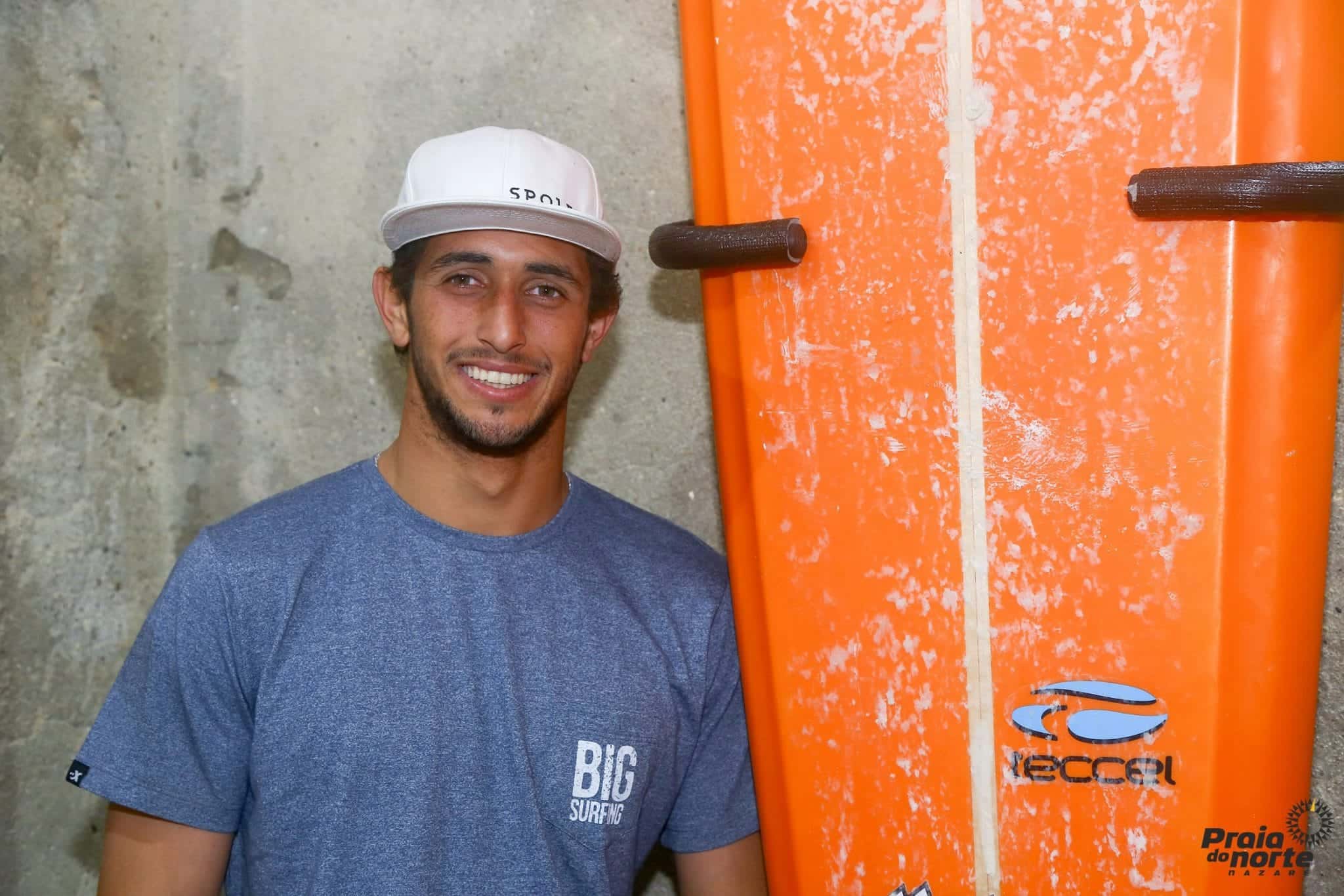 PRANCHA DE LUCAS “CHUMBO” EXPOSTA NA SURFER WALL