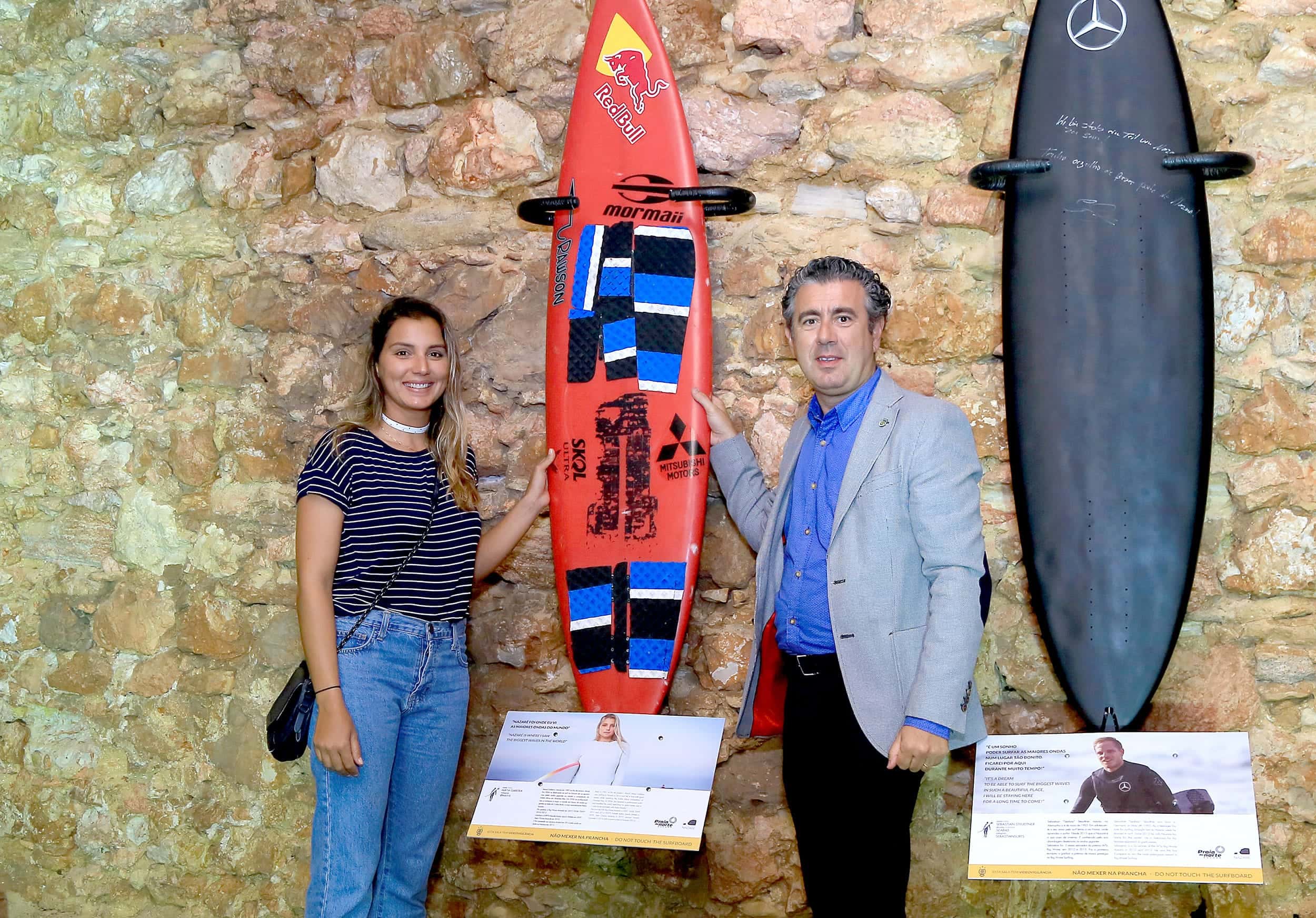 Prancha usada por Maya Gabeira exposta no Forte